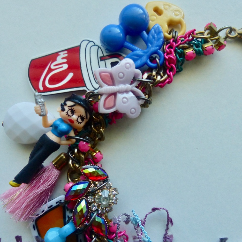 Fashion necklace with cartoon characters - Picture 5 of 6